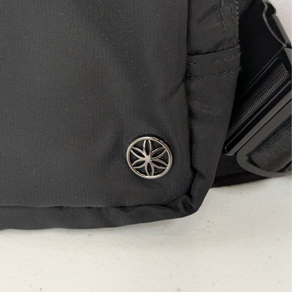 Gaiam Sidekick Black Waist Pack Fanny Pack Belt Bag - Picture 2 of 4